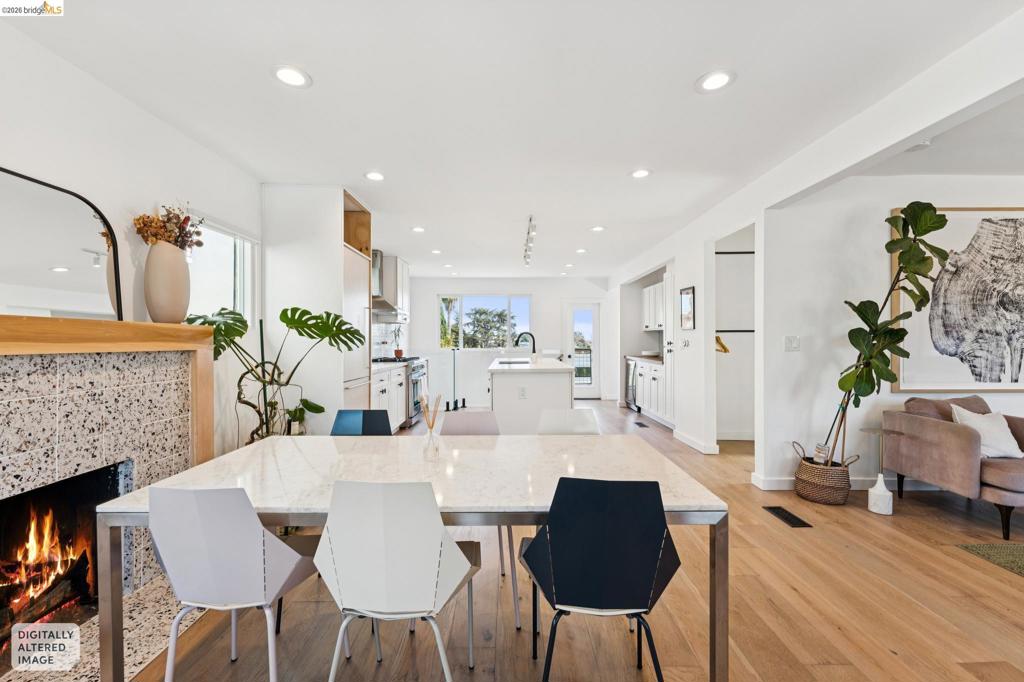2444 Renwick St Property Photo 4