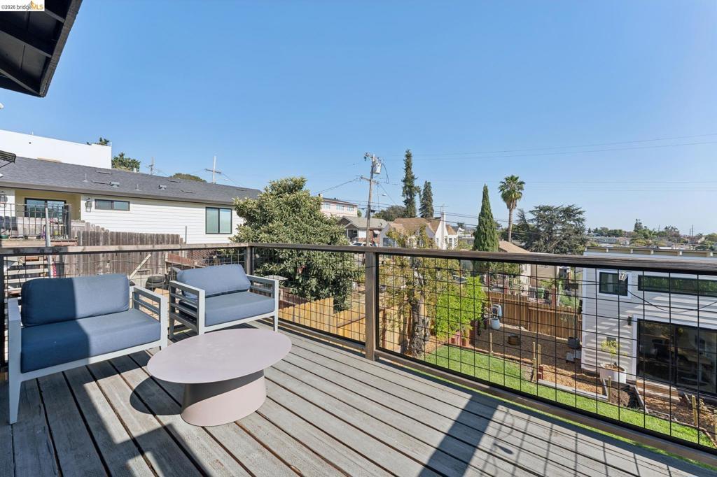 2444 Renwick St Property Photo 23