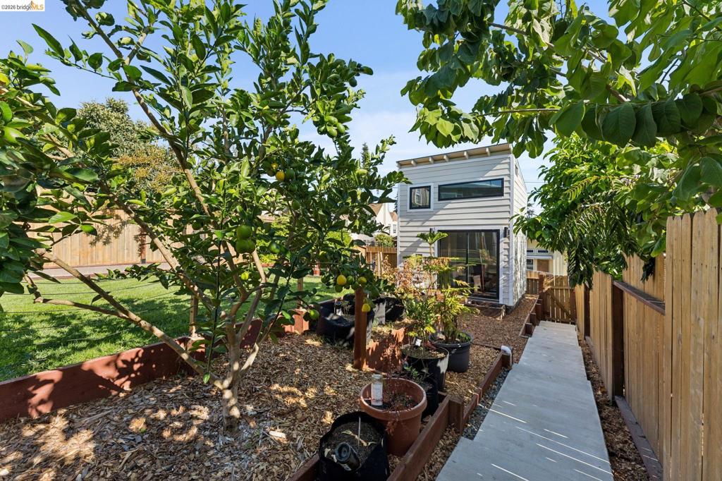 2444 Renwick St Property Photo 45