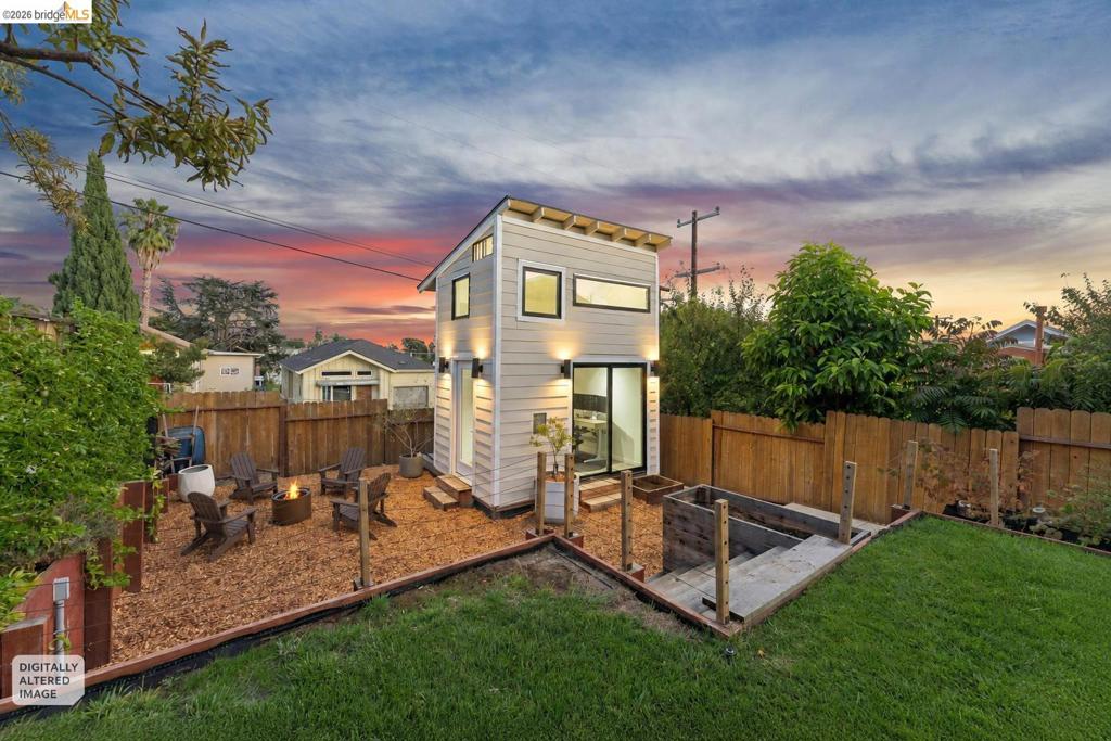 2444 Renwick St Property Photo 46