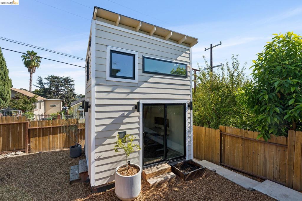 2444 Renwick St Property Photo 47