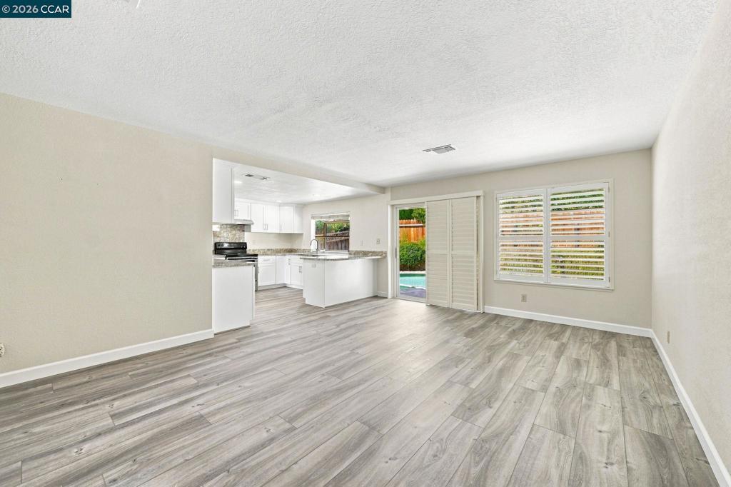 1284 Pinecrest Dr Property Photo 11