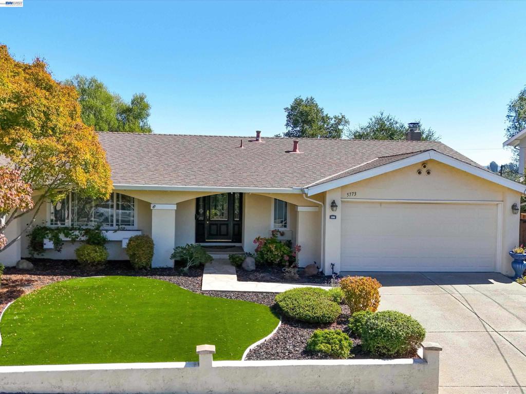 5773 Shadow Ridge Dr Property Photo 2