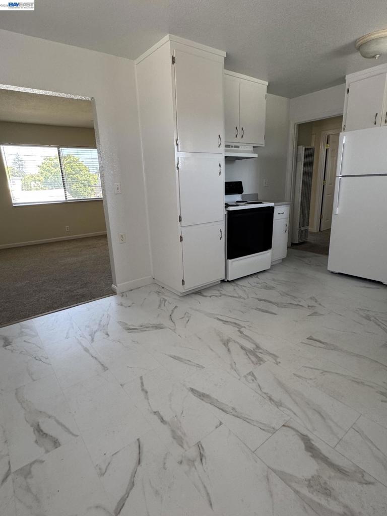 416 Grove Way Property Photo 6