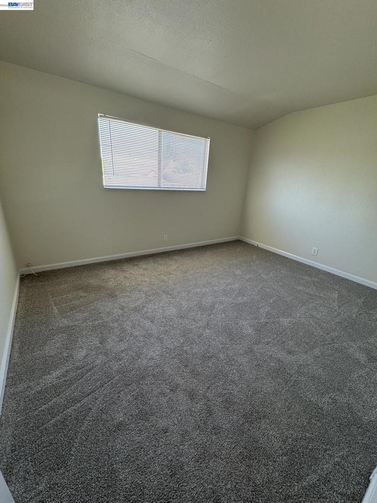 416 Grove Way Property Photo 9