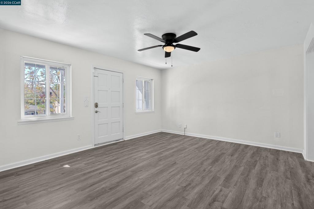 640 Henry St Property Photo 3