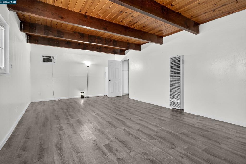 640 Henry St Property Photo 13