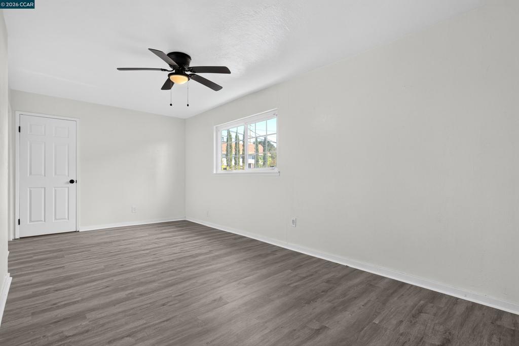 640 Henry St Property Photo 17