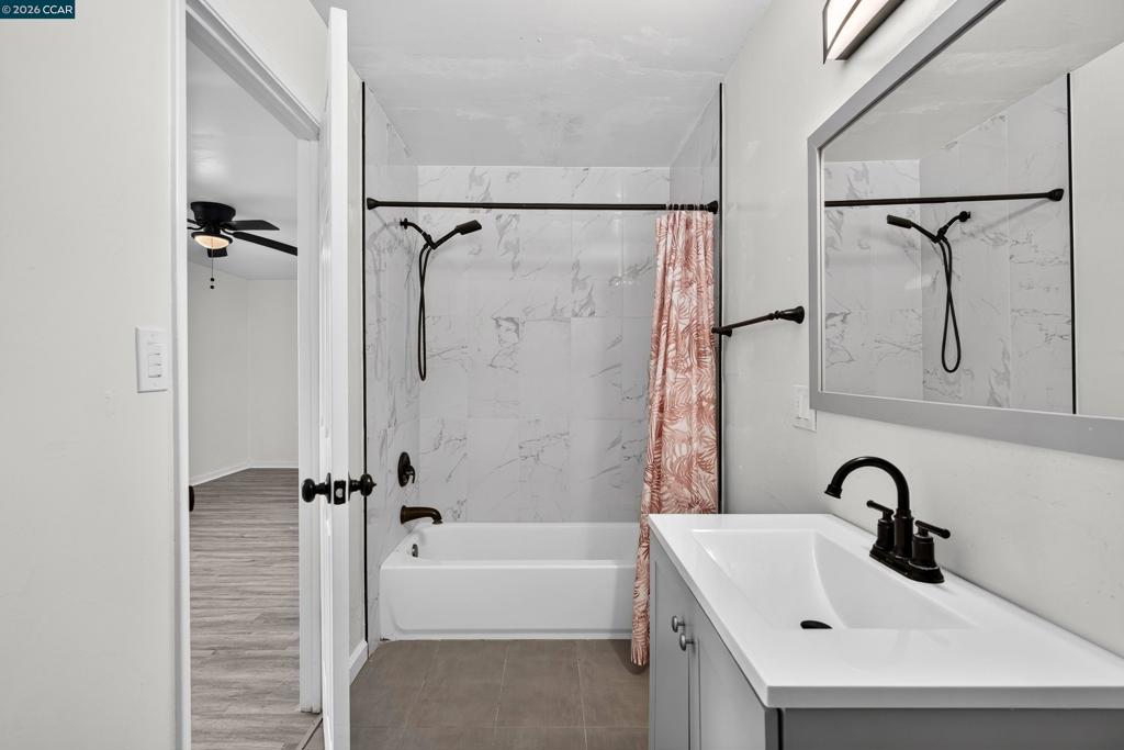 640 Henry St Property Photo 22