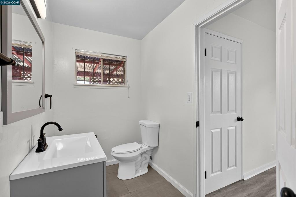 640 Henry St Property Photo 24