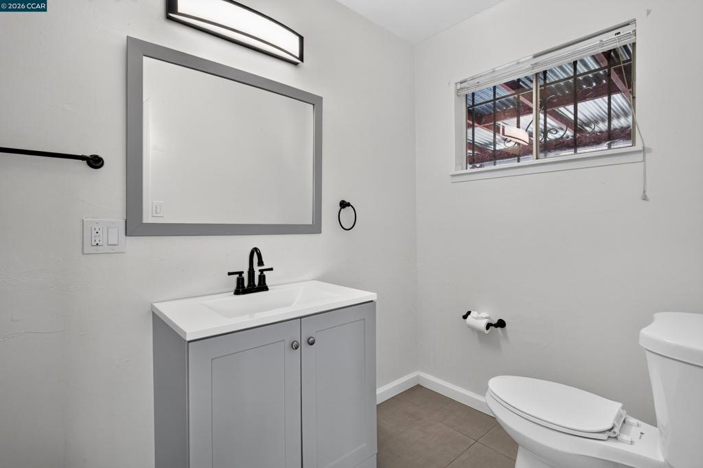 640 Henry St Property Photo 25