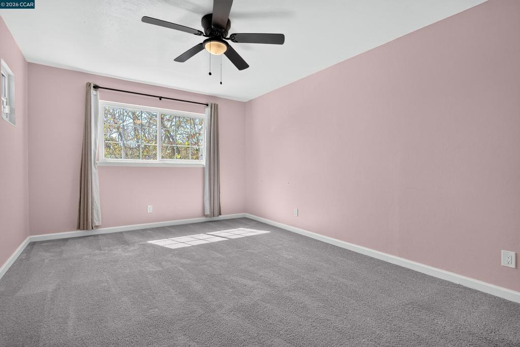 640 Henry St Property Photo 28