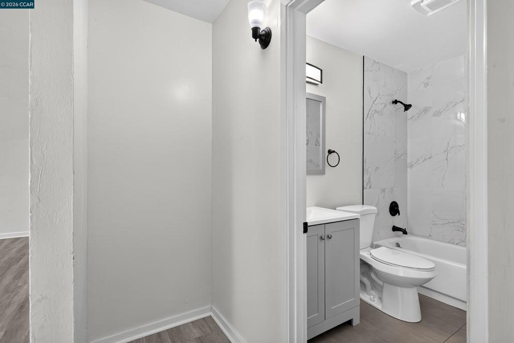 640 Henry St Property Photo 38