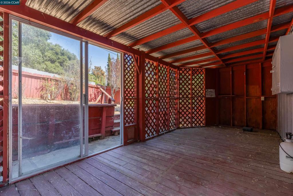 640 Henry St Property Photo 42