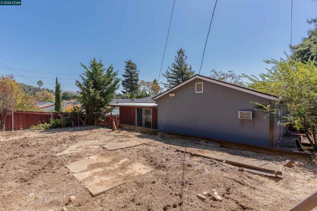 640 Henry St Property Photo 45