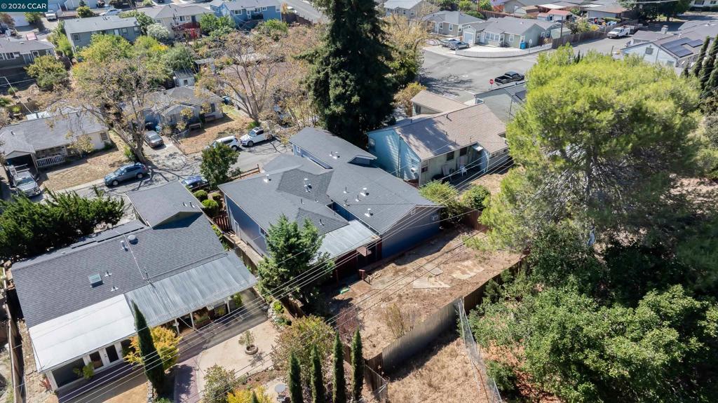 640 Henry St Property Photo 47