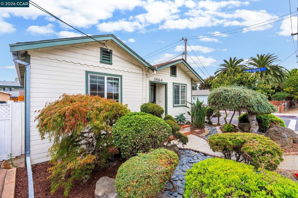 3564 Smith St Property Photo 2