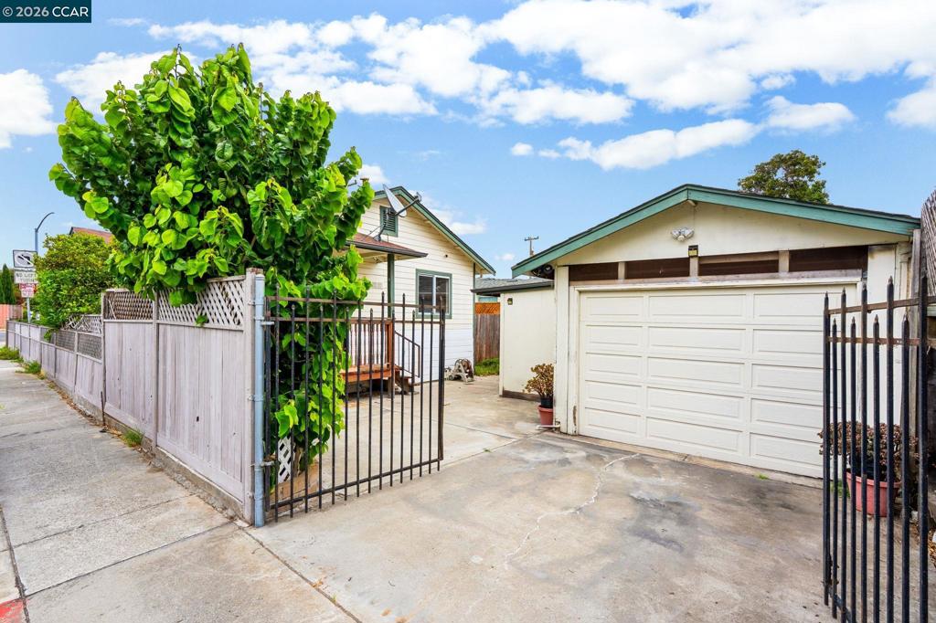 3564 Smith St Property Photo 12