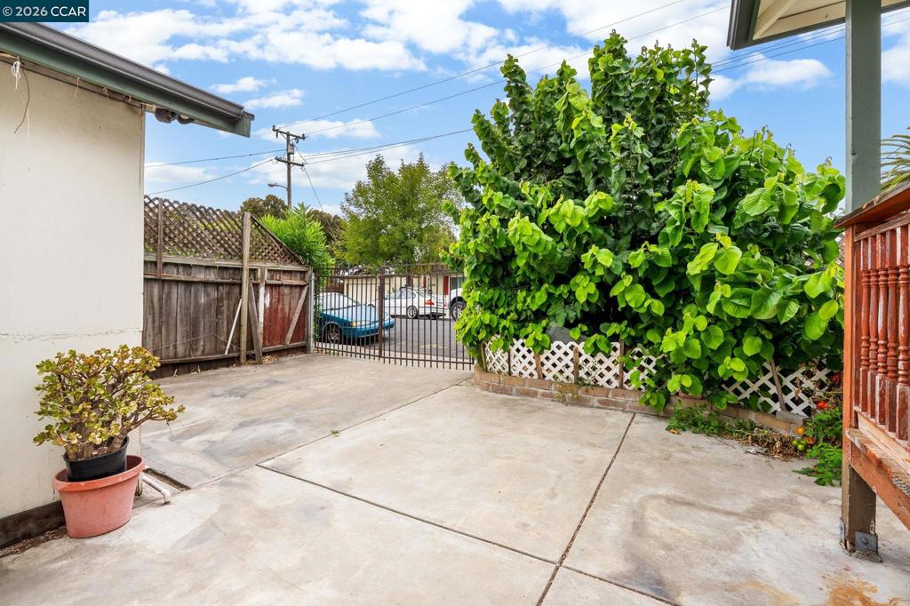 3564 Smith St Property Photo 13