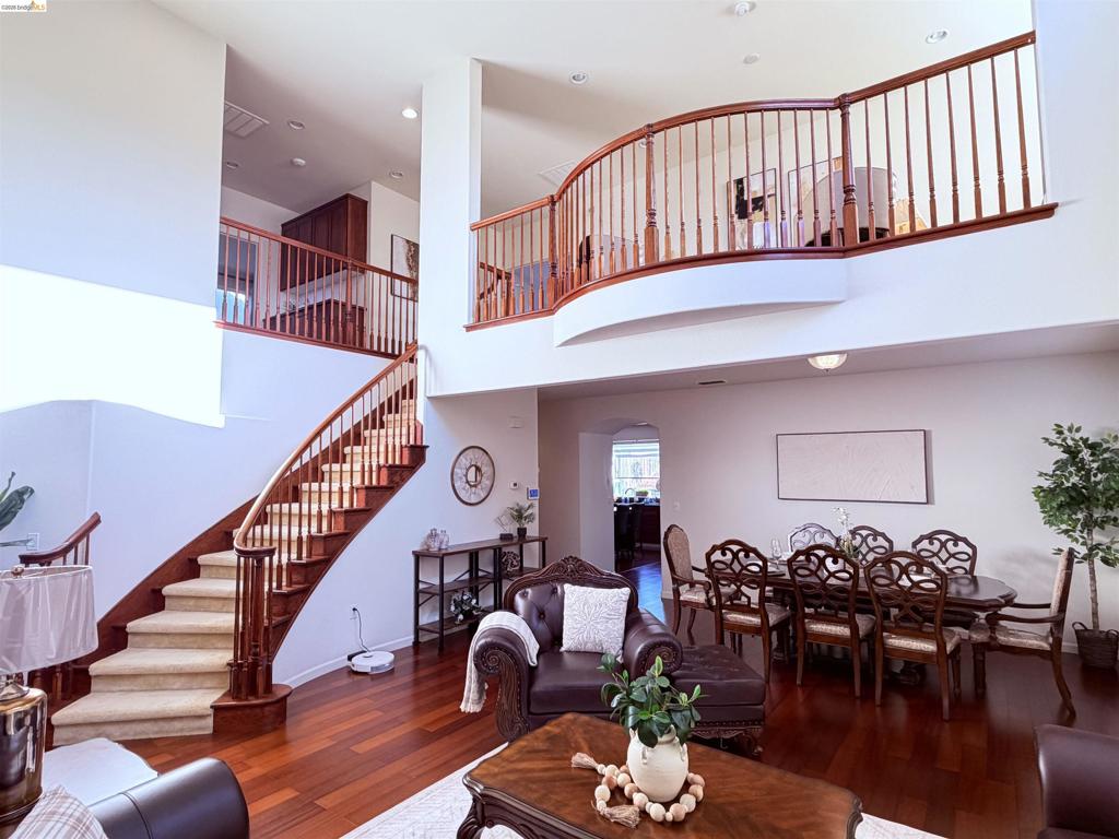 210 Tanglewood Drive Property Photo 2