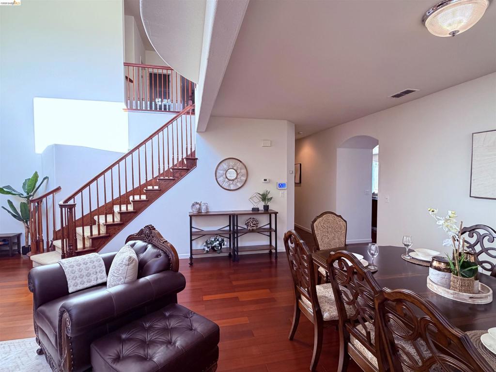 210 Tanglewood Drive Property Photo 9