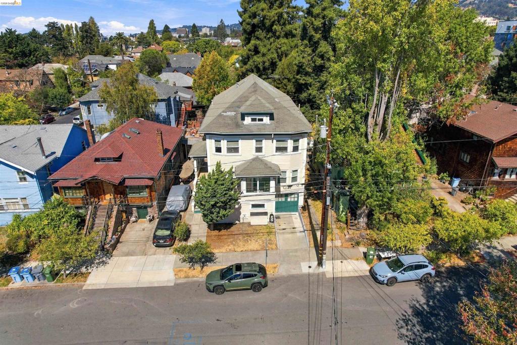 2307 2309 Prince St Property Photo 2
