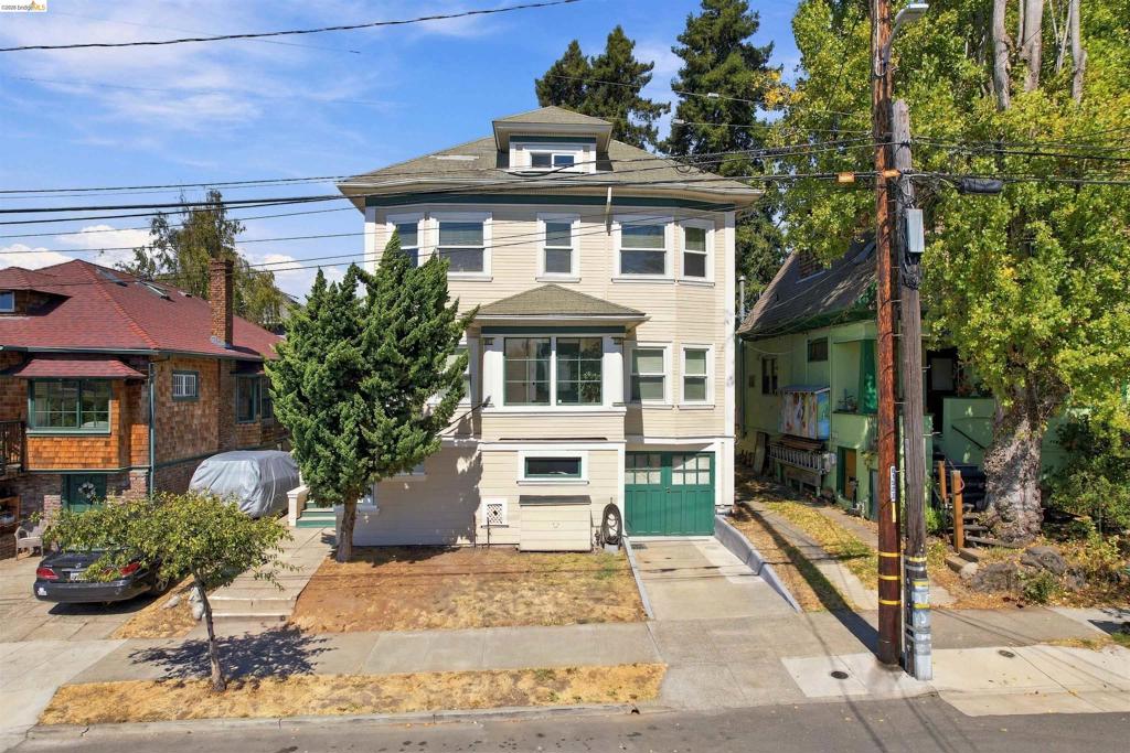 2307 2309 Prince St Property Photo 3