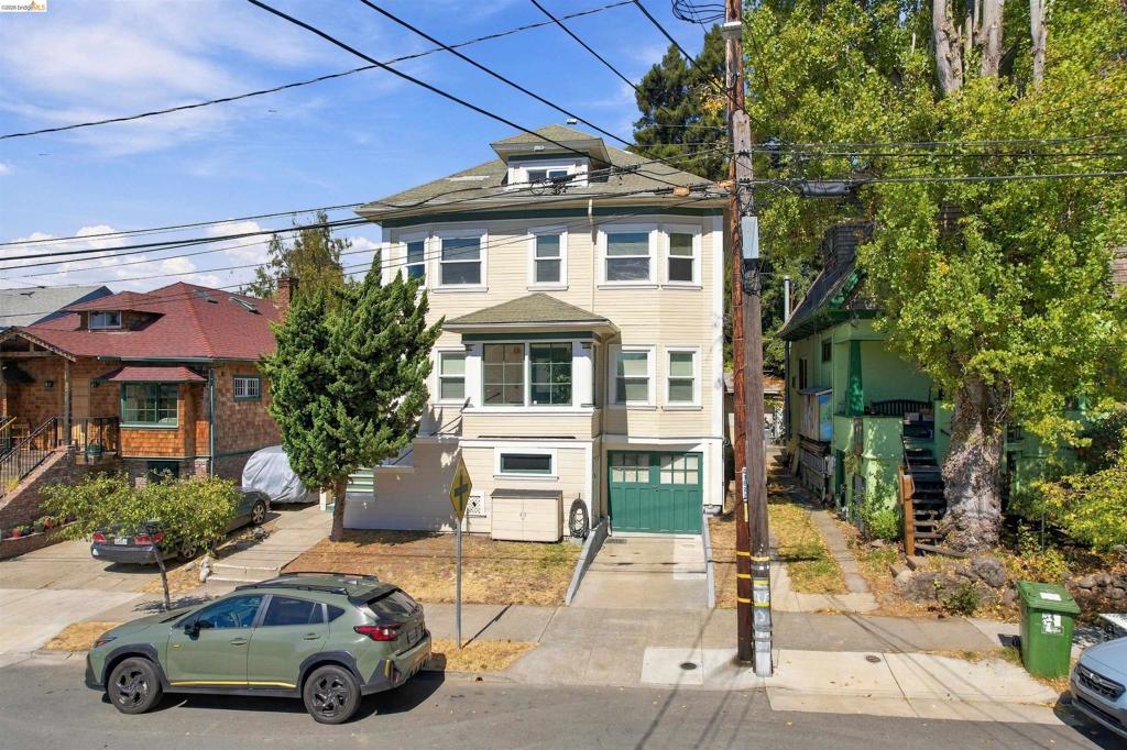 2307 2309 Prince St Property Photo 4