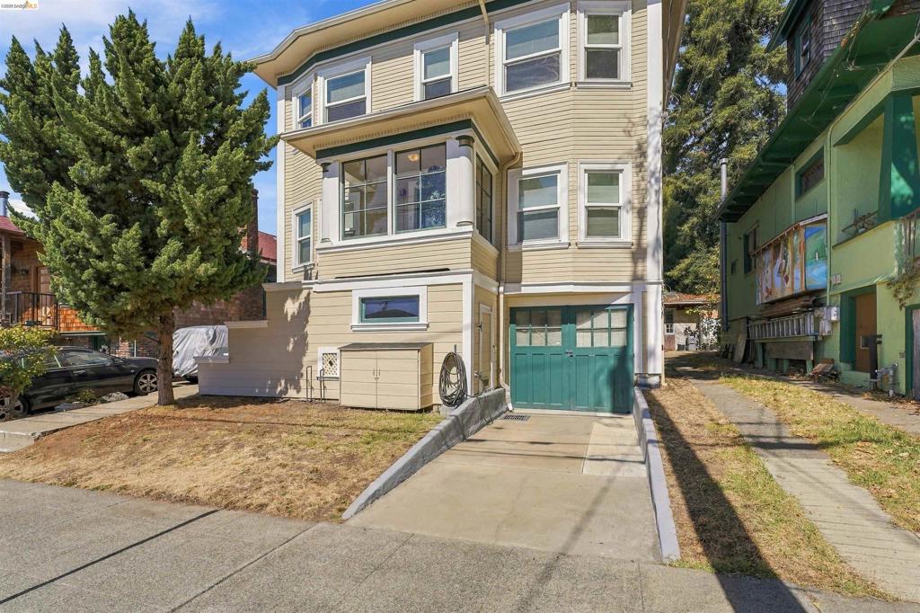 2307 2309 Prince St Property Photo 10