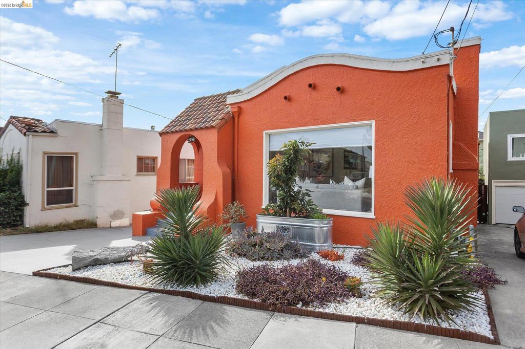 2739 Grande Vista Ave Property Photo 4