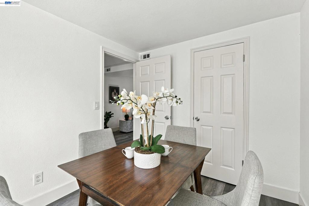 890 Bissell Ct Property Photo 11