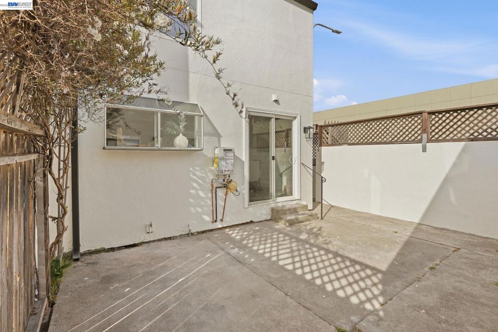 890 Bissell Ct Property Photo 23