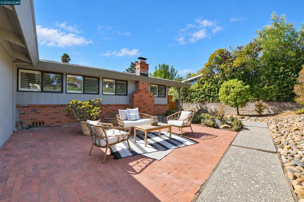 71 Gilrix Drive Property Photo 3