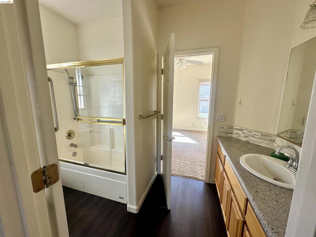 17580 Wild Oak Dr Property Photo 10