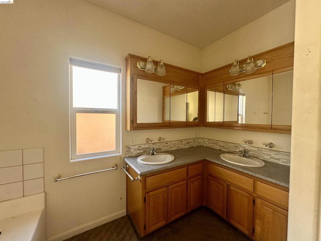 17580 Wild Oak Dr Property Photo 15