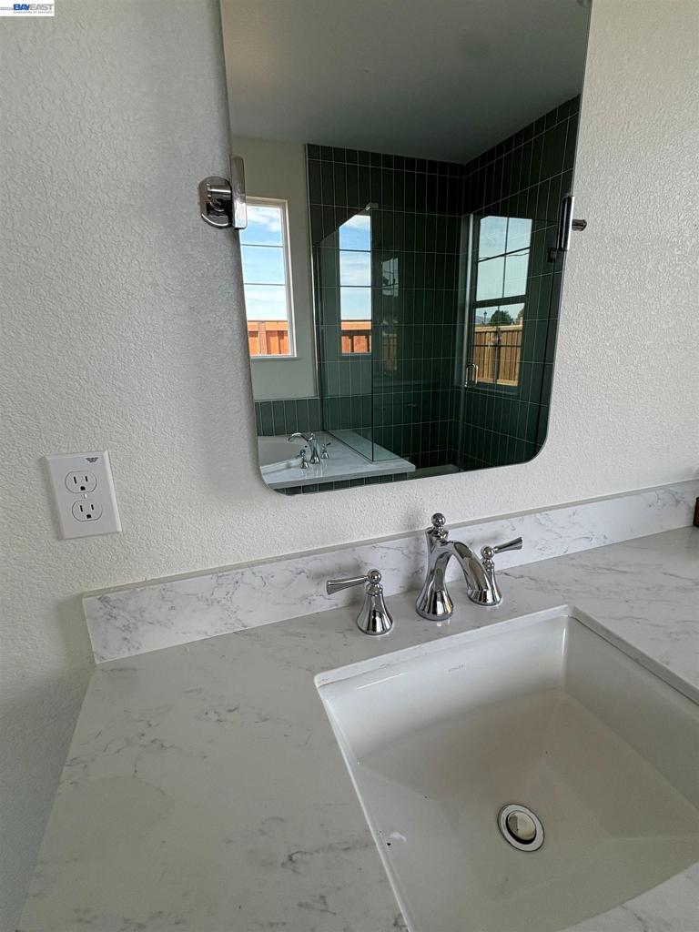 325 Maverick Drive Property Photo 6