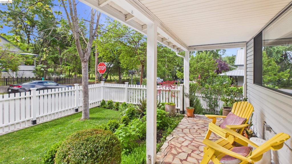 186 Theall Property Photo 2
