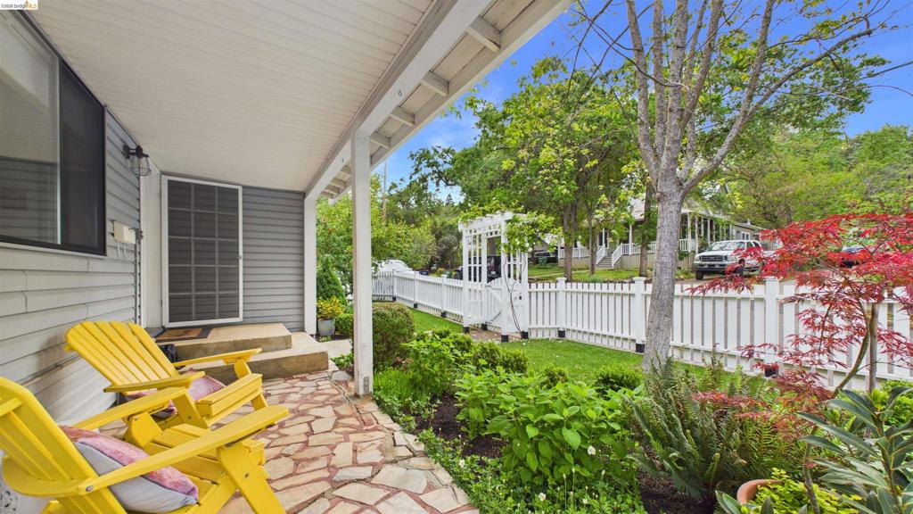186 Theall Property Photo 3