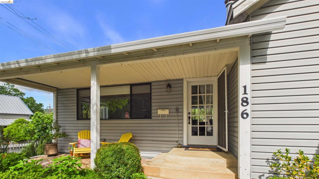186 Theall Property Photo 4
