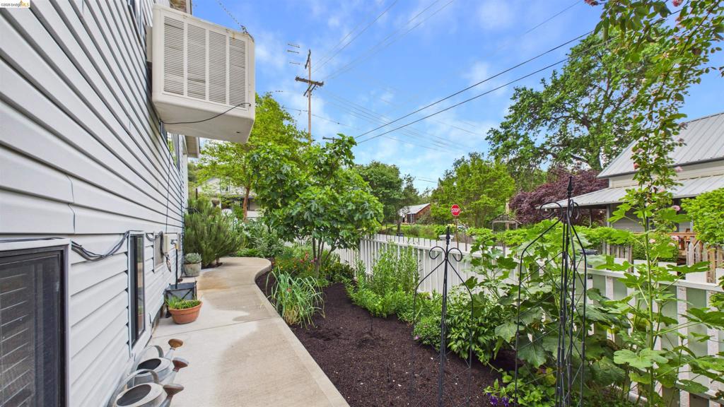 186 Theall Property Photo 5