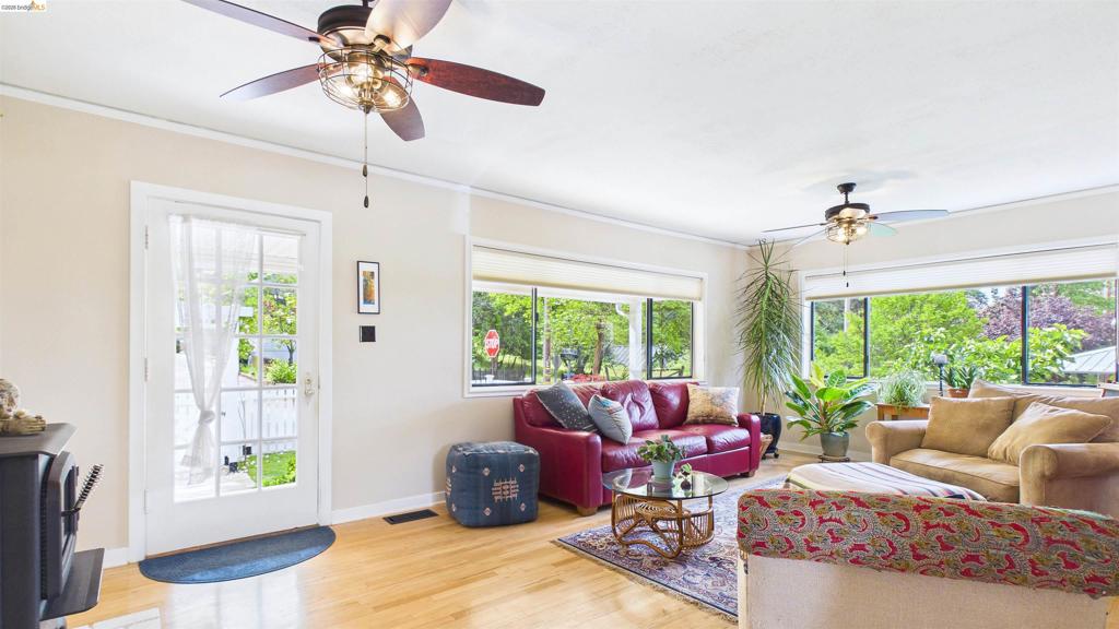 186 Theall Property Photo 8
