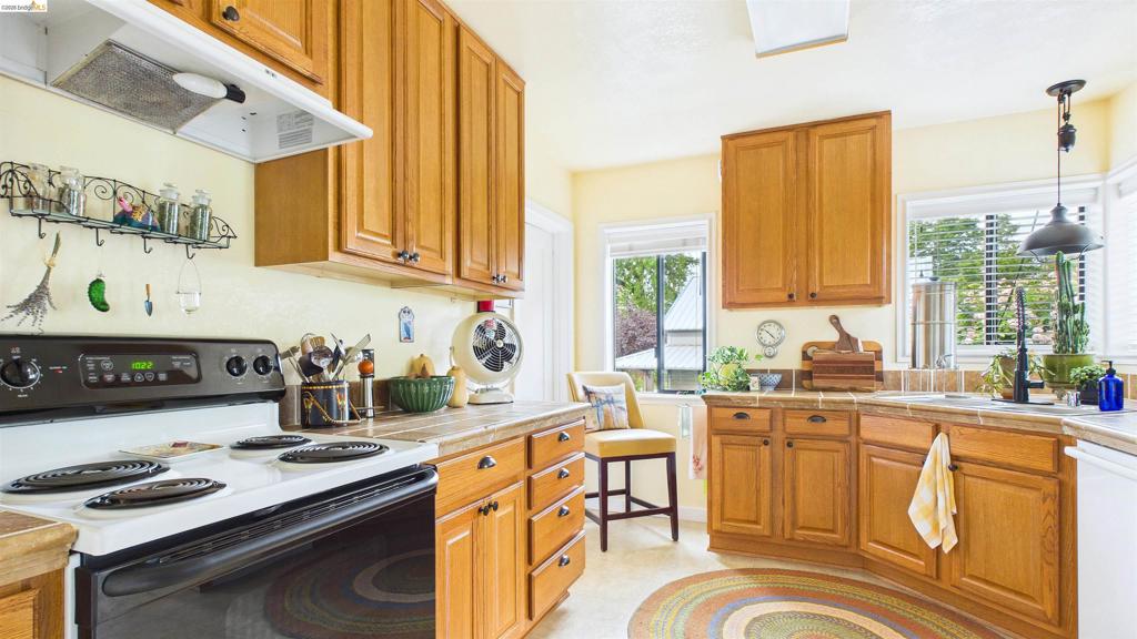 186 Theall Property Photo 13