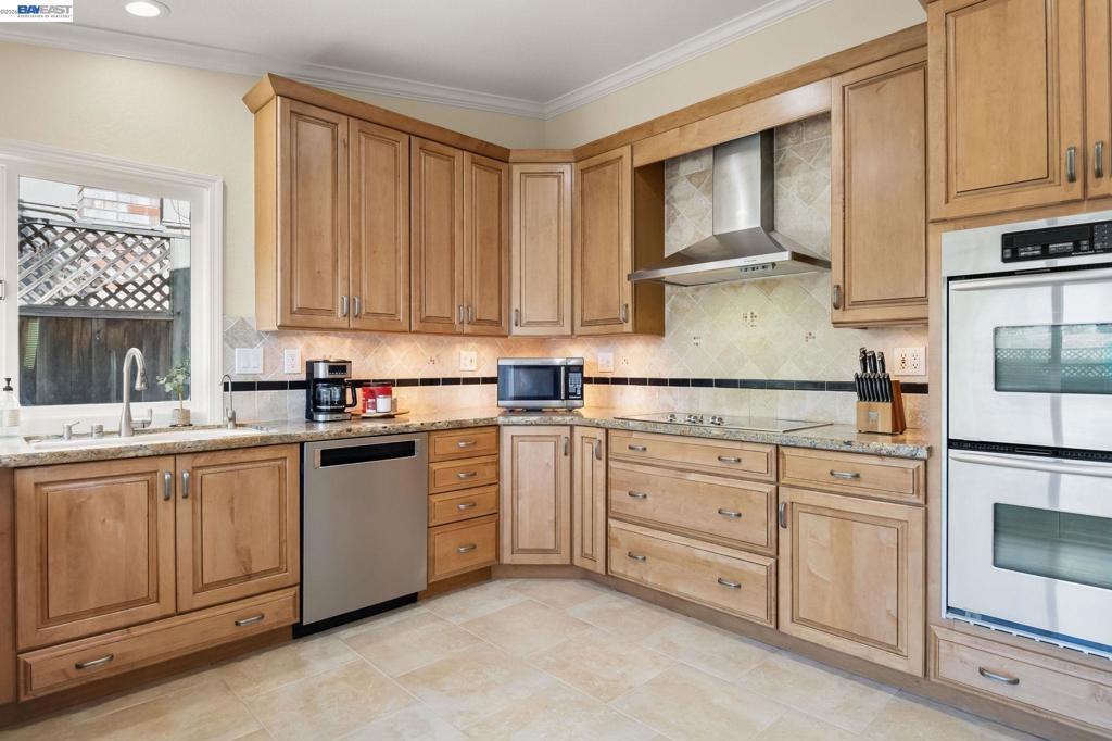 225 Preston Ct Property Photo 1