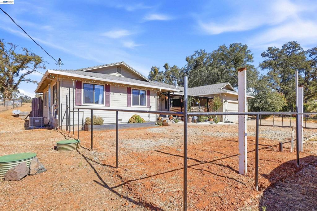 6696 Baldwin St Property Photo 3