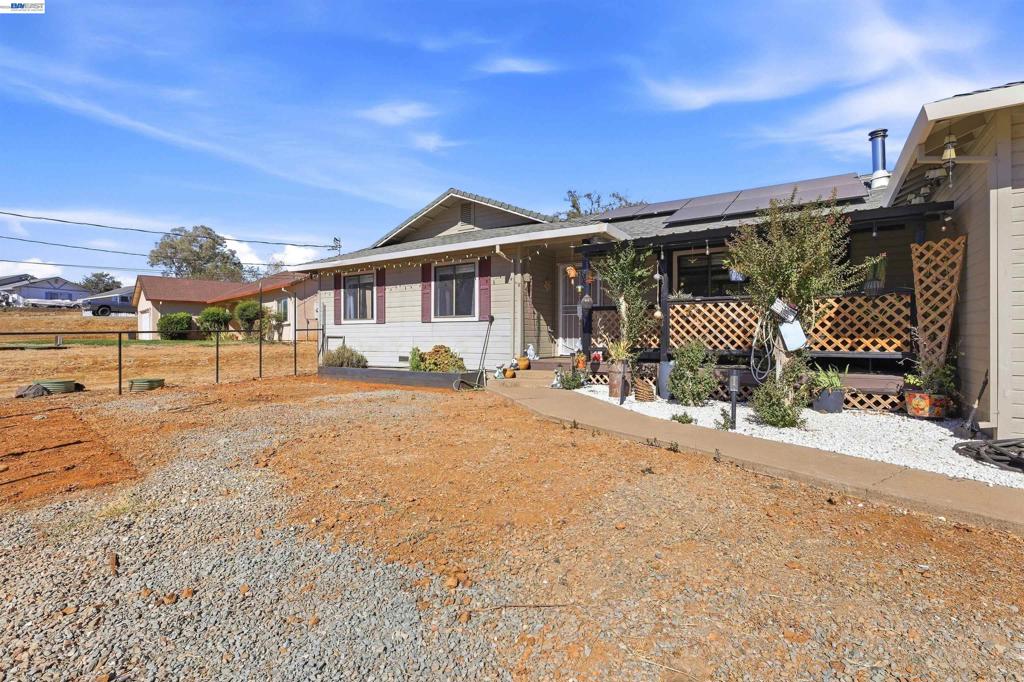 6696 Baldwin St Property Photo 4