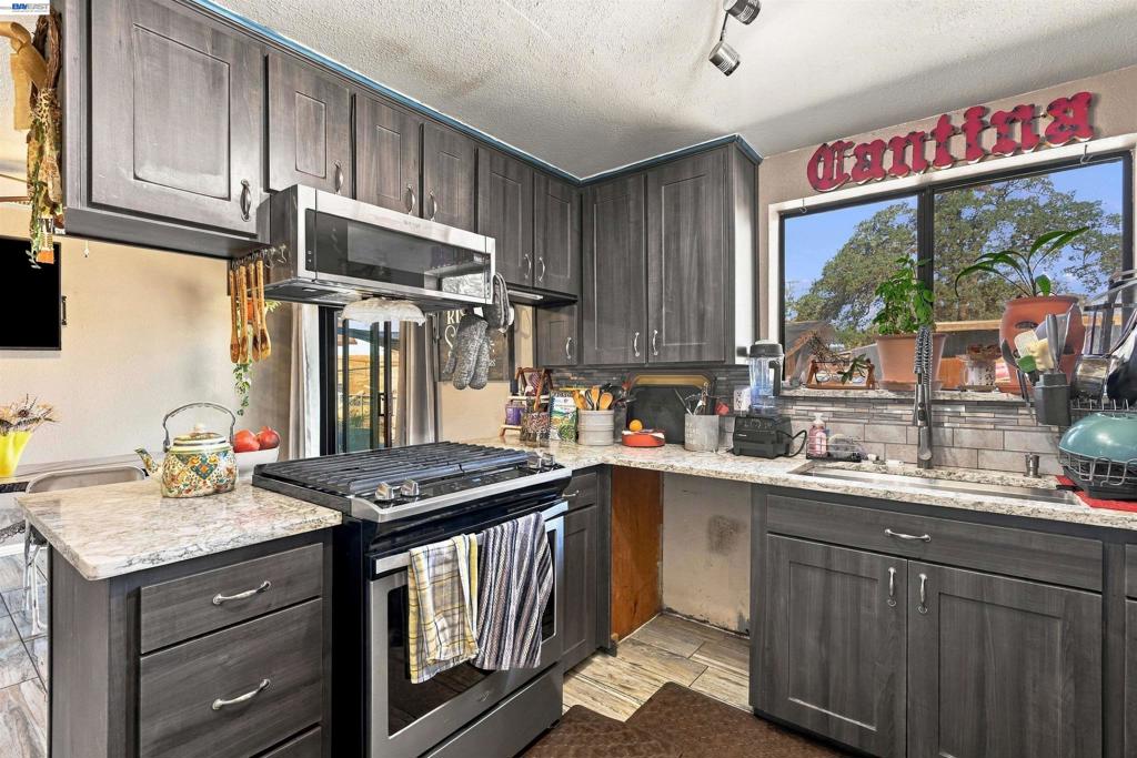 6696 Baldwin St Property Photo 12