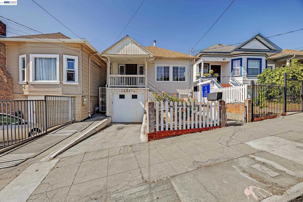 2711 13th Ave Property Photo 1