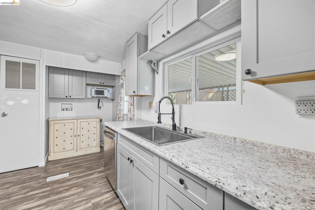 10956 Green St Property Photo 6