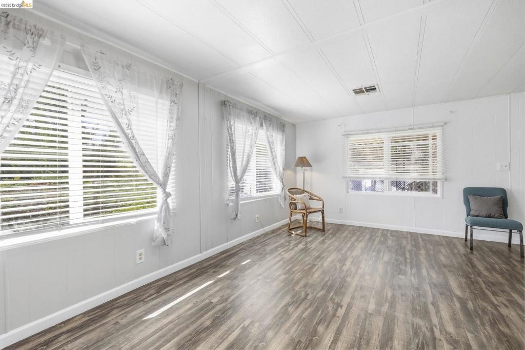 10956 Green St Property Photo 8
