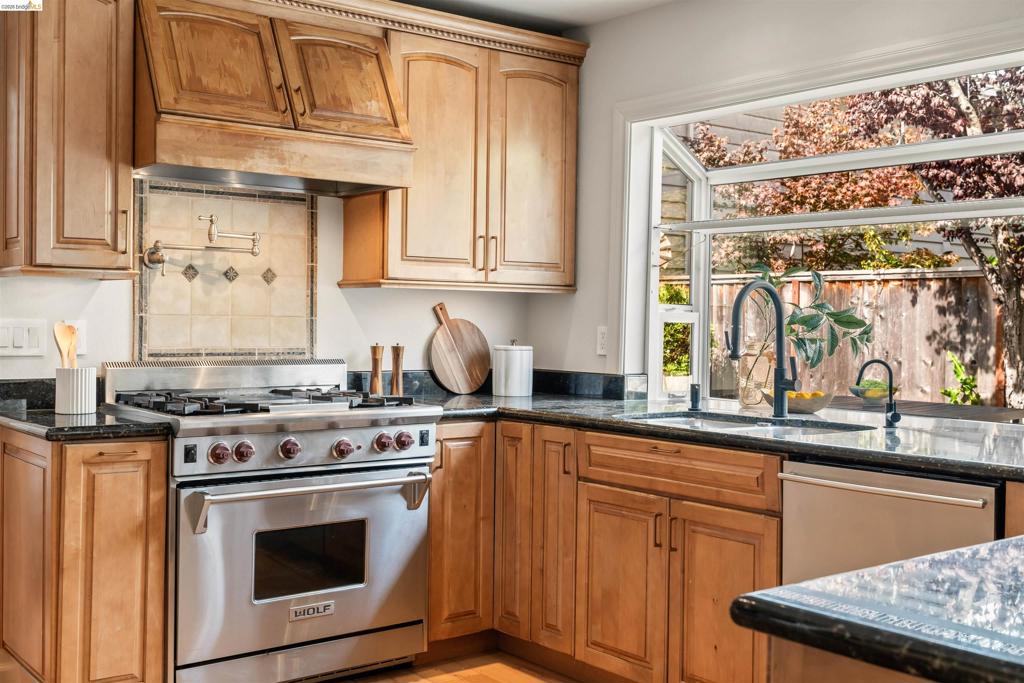 21 Stonington Pt Property Photo 17